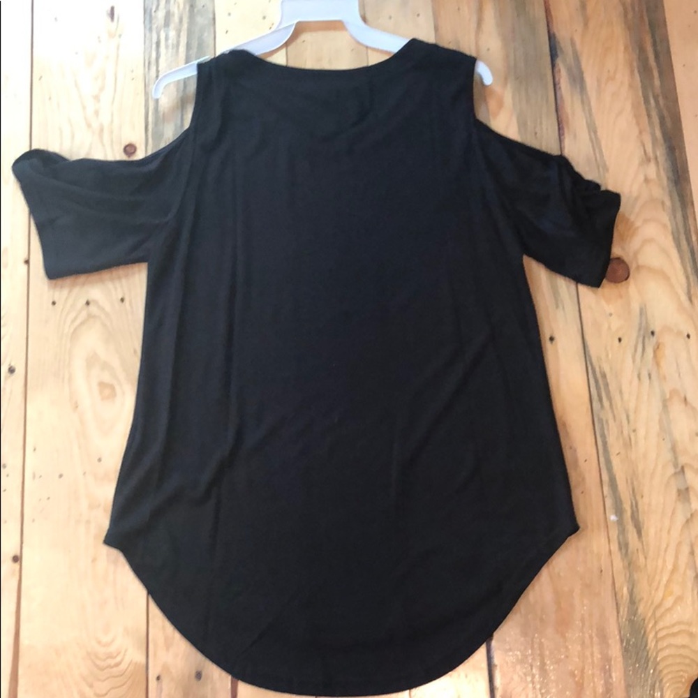 Cold Shoulder - Picture 4 of 4